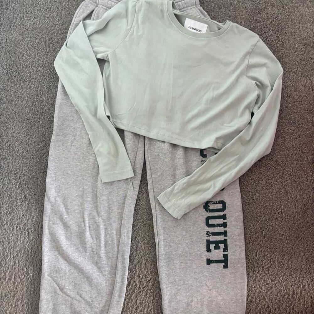 Talentless Women's Grey and Green Sweatshirt